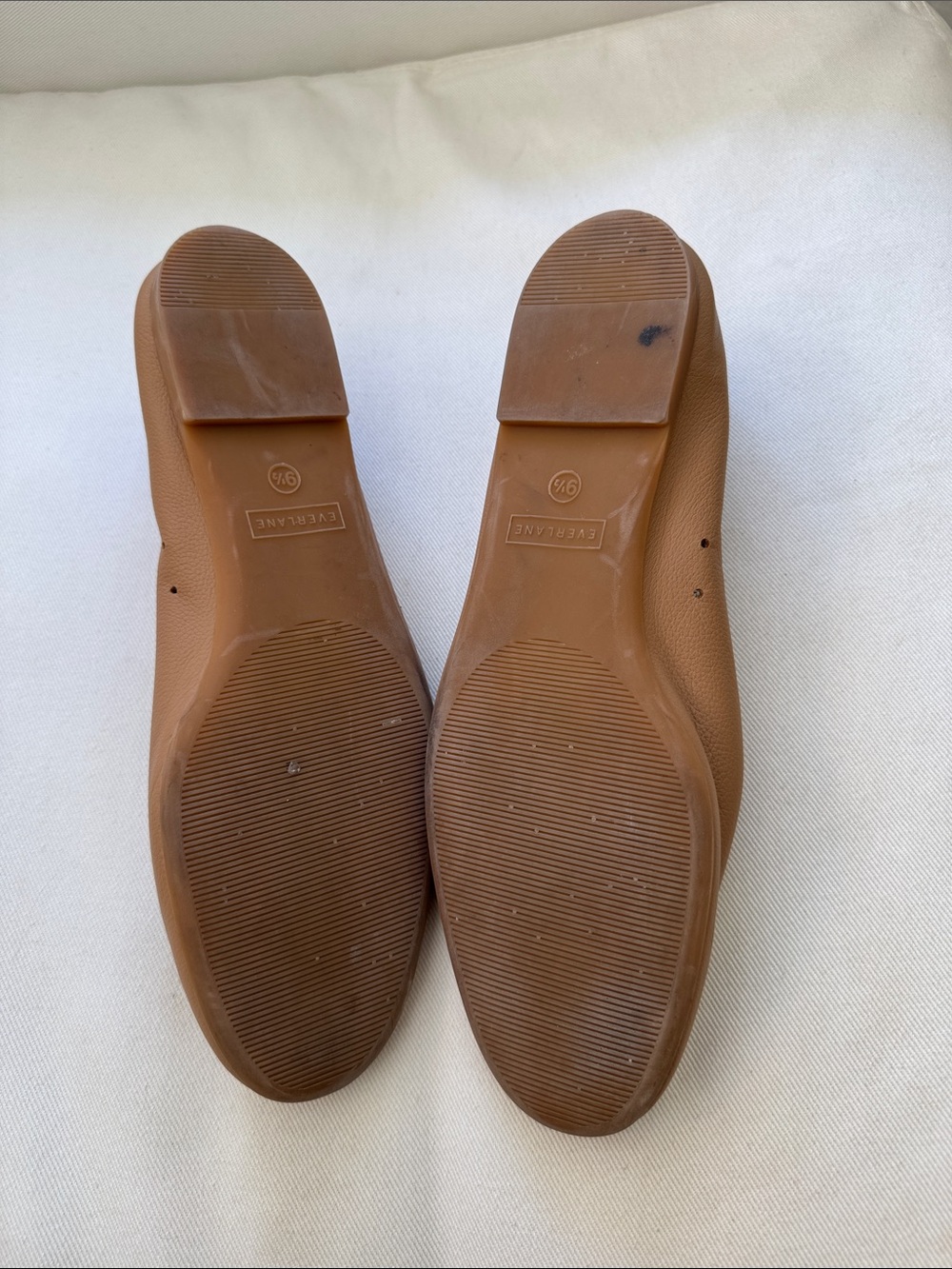 Everlane The Italian Leather Day Glove in Caramel - Picture 8 of 11